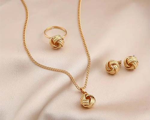 Noor-e-Ishq – Where Elegance Meets Timeless Craftsmanship